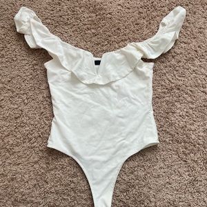 Lulus ruffle sleeve body suit. Size small.